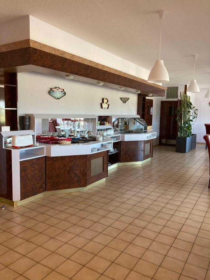 Brit Hotel Essentiel Moulins Avermes Kültér fotó