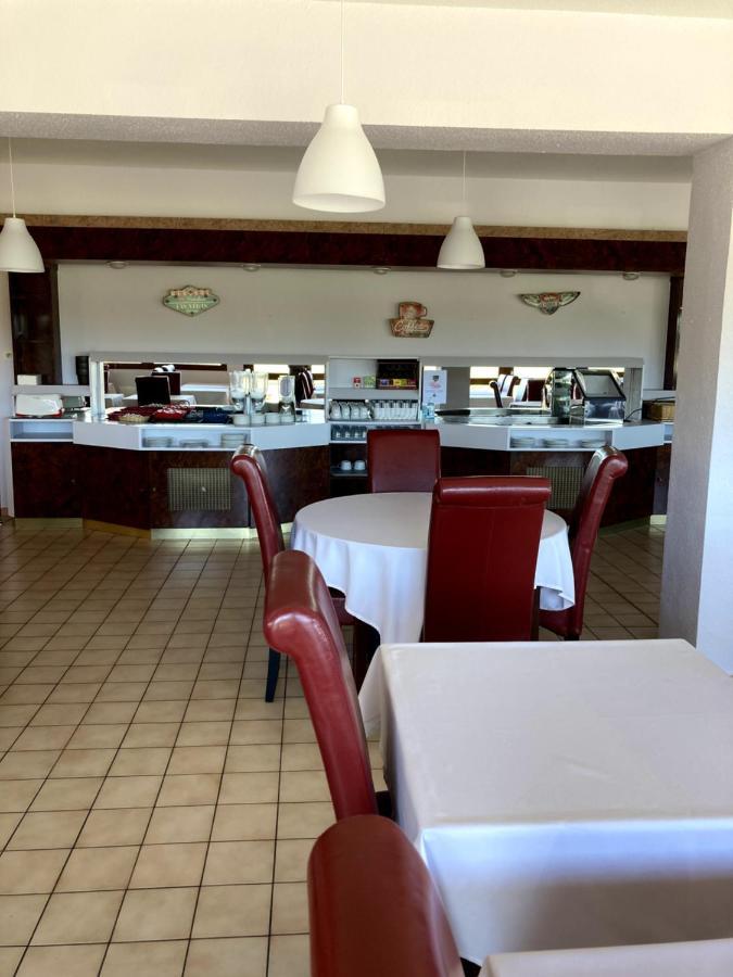 Brit Hotel Essentiel Moulins Avermes Kültér fotó