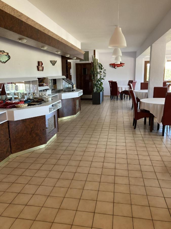 Brit Hotel Essentiel Moulins Avermes Kültér fotó