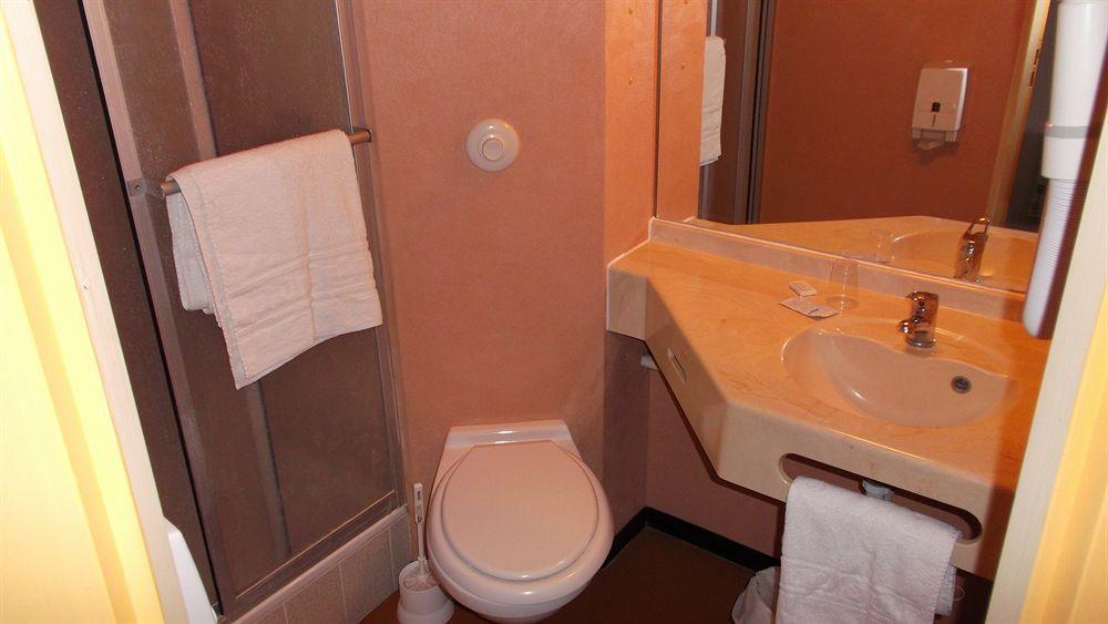 Brit Hotel Essentiel Moulins Avermes Kültér fotó